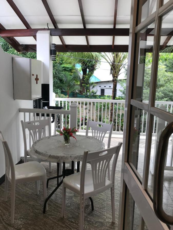 קולומבו Duvi'S Shelter Bungalow מראה חיצוני תמונה