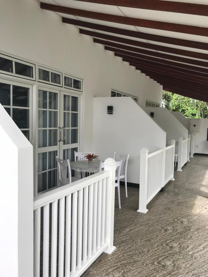 קולומבו Duvi'S Shelter Bungalow מראה חיצוני תמונה